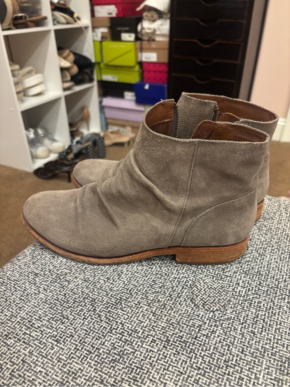 Kork-Ease Men's Suede Chukka Boots in Taupe Gray